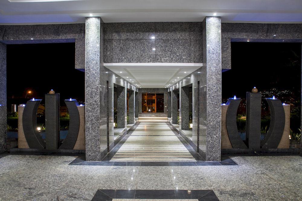 Grand Legacy Hotel Кигали Экстерьер фото